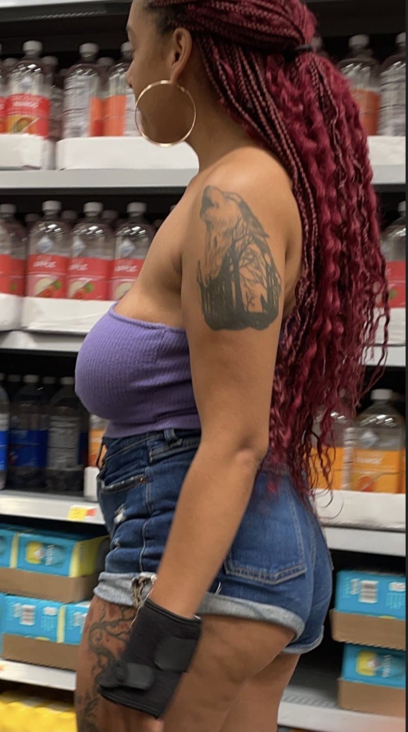 Big Tit Braless Black Chick In Walmart