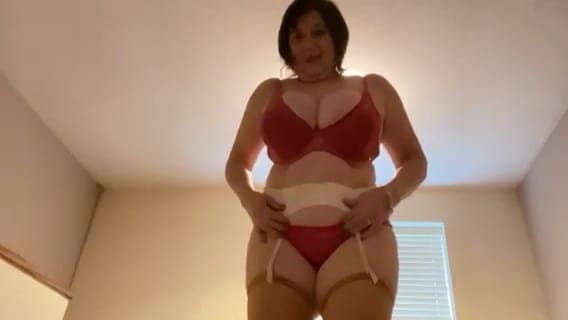 Click to view full size Horny British mature slag bonking herself good. Comments very welcome.