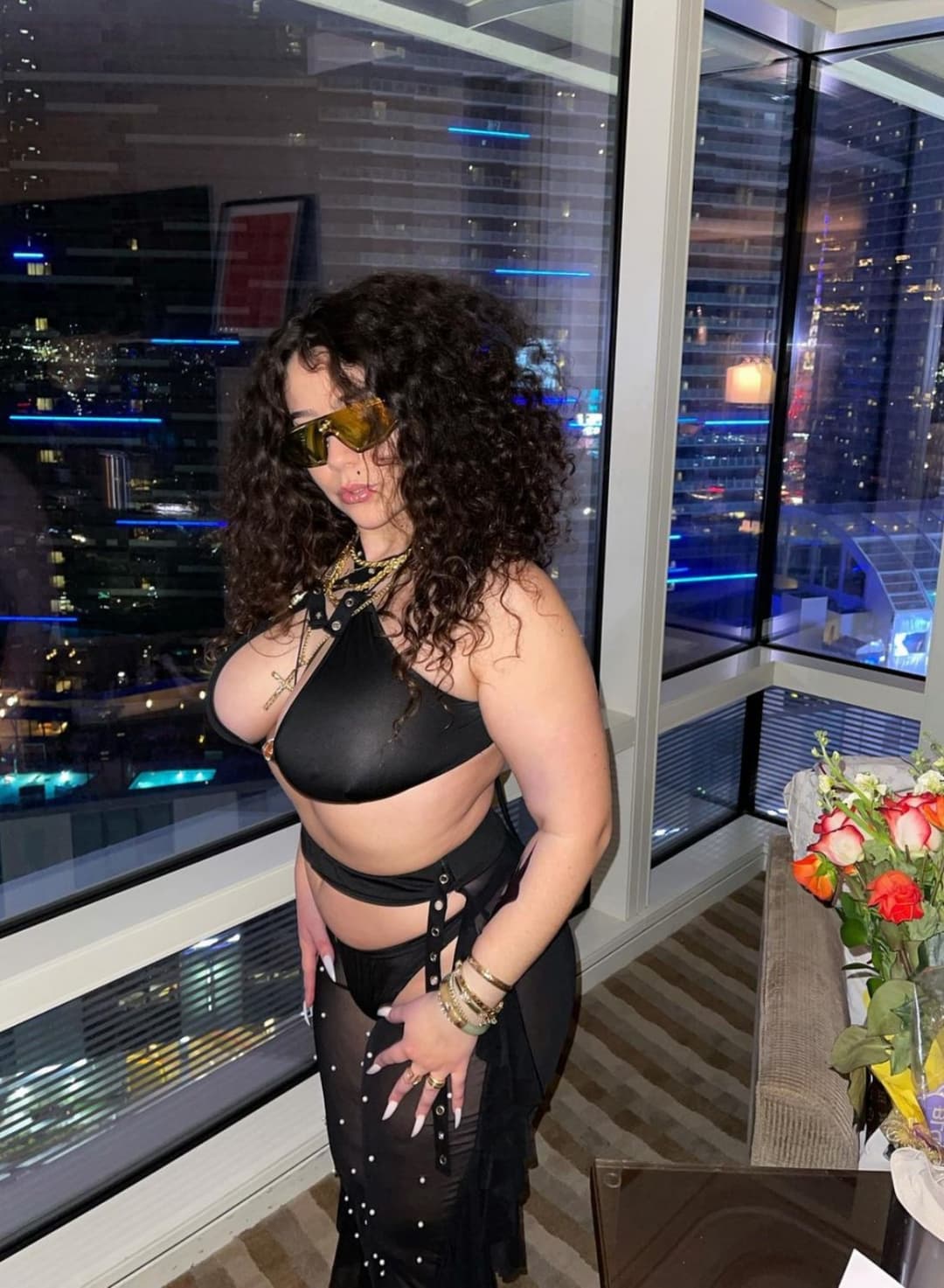 This b*tch “b.ae” needs to go nude already. She steady taking guys money & not showing shit ?