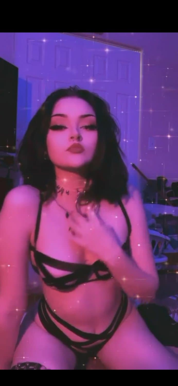 Click to view full size College Emo slut wearing collar leaked