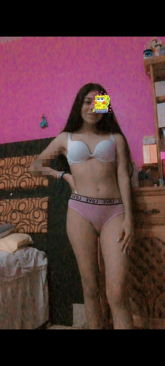 Jovencita de 18 expuesta masturbandose ??