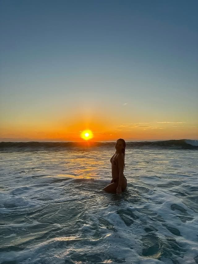 Click to view full size Sexy bubble butt teen Calista