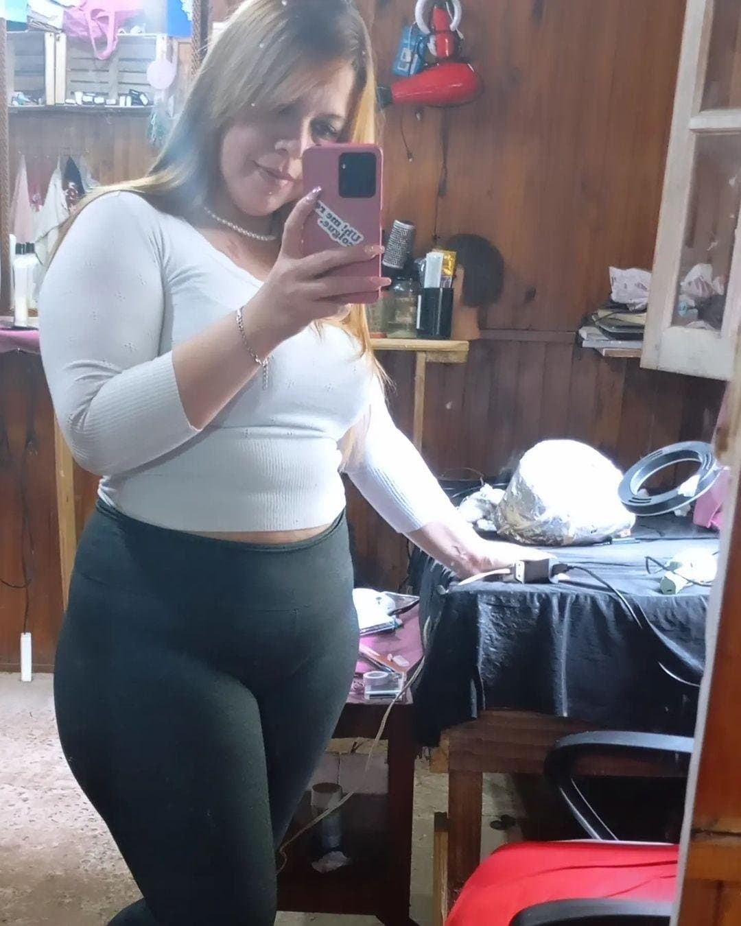 Linda gordibuena ig. Buscare sus fotos qe aparece en microtanga