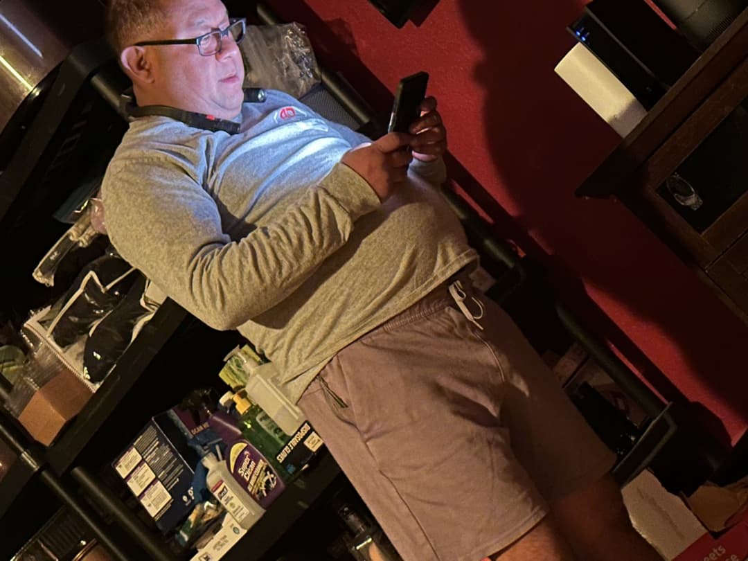 My dad bulge just zoom in