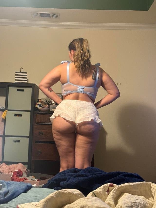 Fat Tits & Giant Ass On Curvy Slut Wife