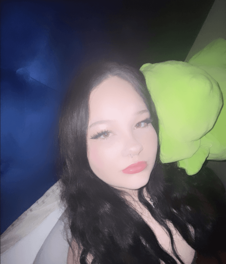 19 yr old Ex gf hates her bf but is such a girl good girl for me