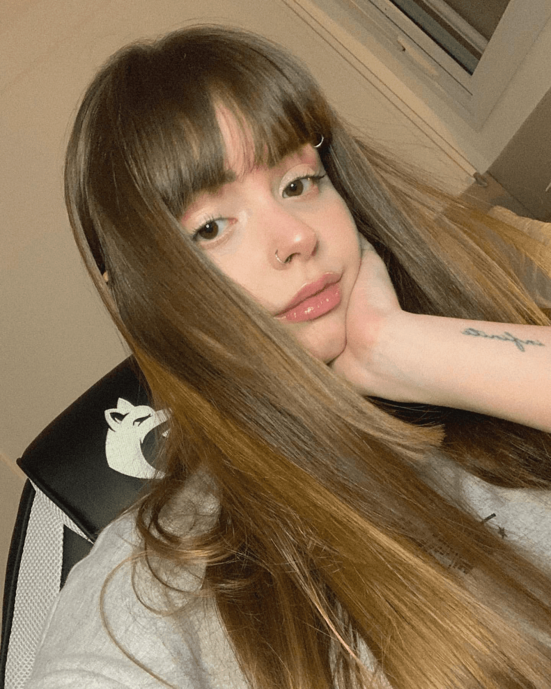 Young hot slut, amazing faceporn. Big boobs