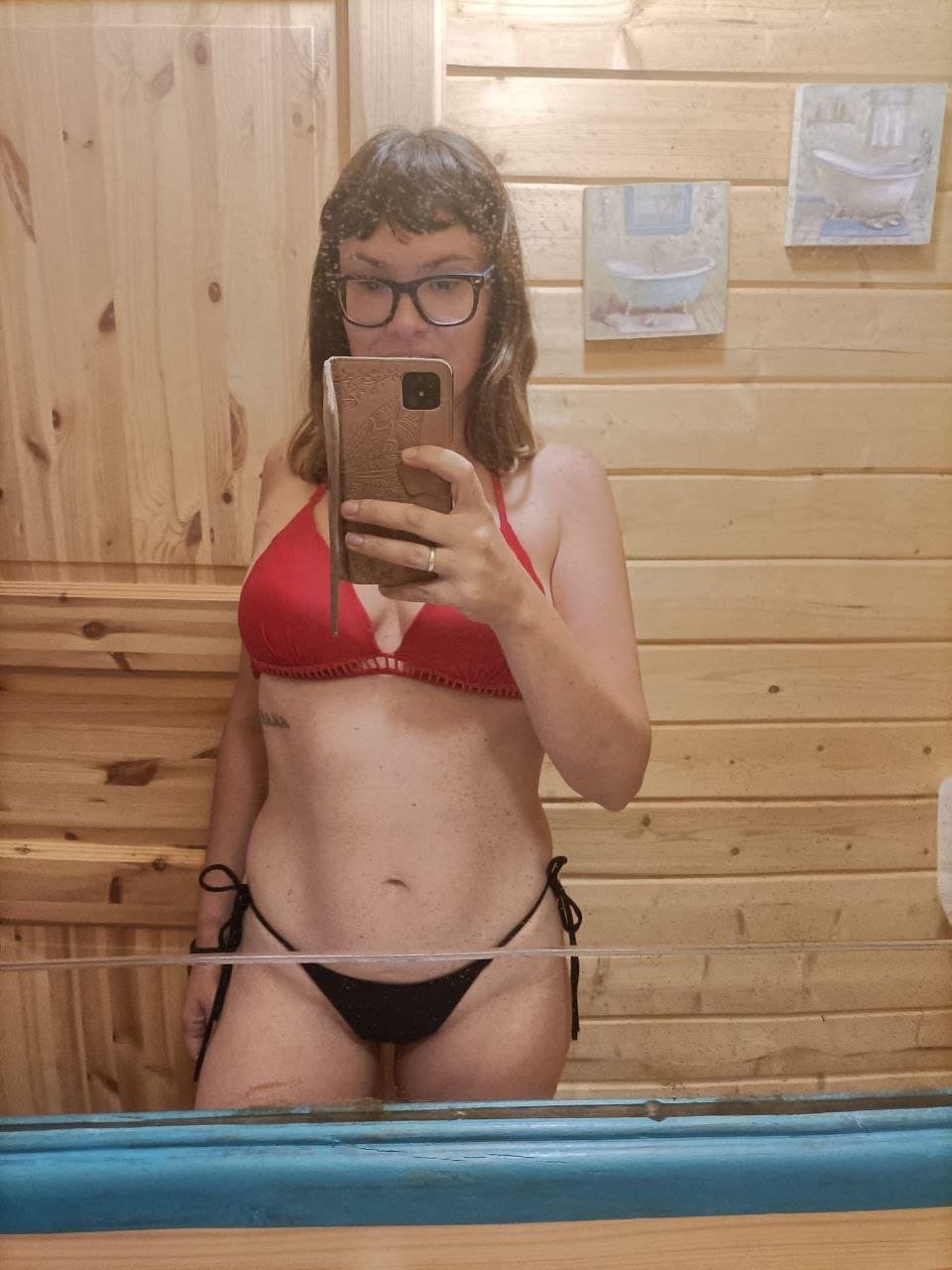 La putita chilena de Roxana no se resistió a exhibirse