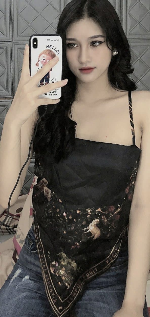 Pretty Asian VietNam Girl Voyeur HiddenCam Toilet Shitting.