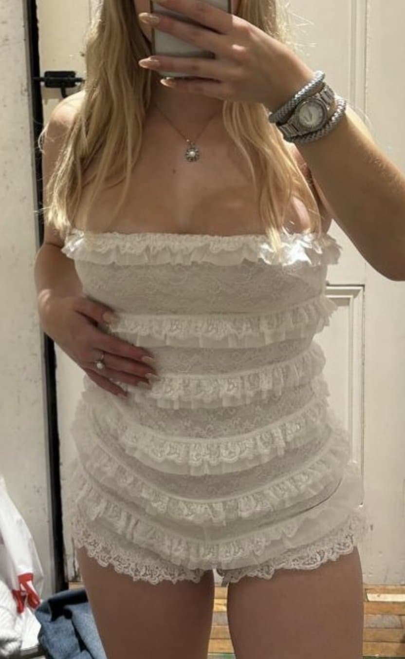 German big tit slut. She forgot to lock her room. Big busty boob Webslut. She speaks German also