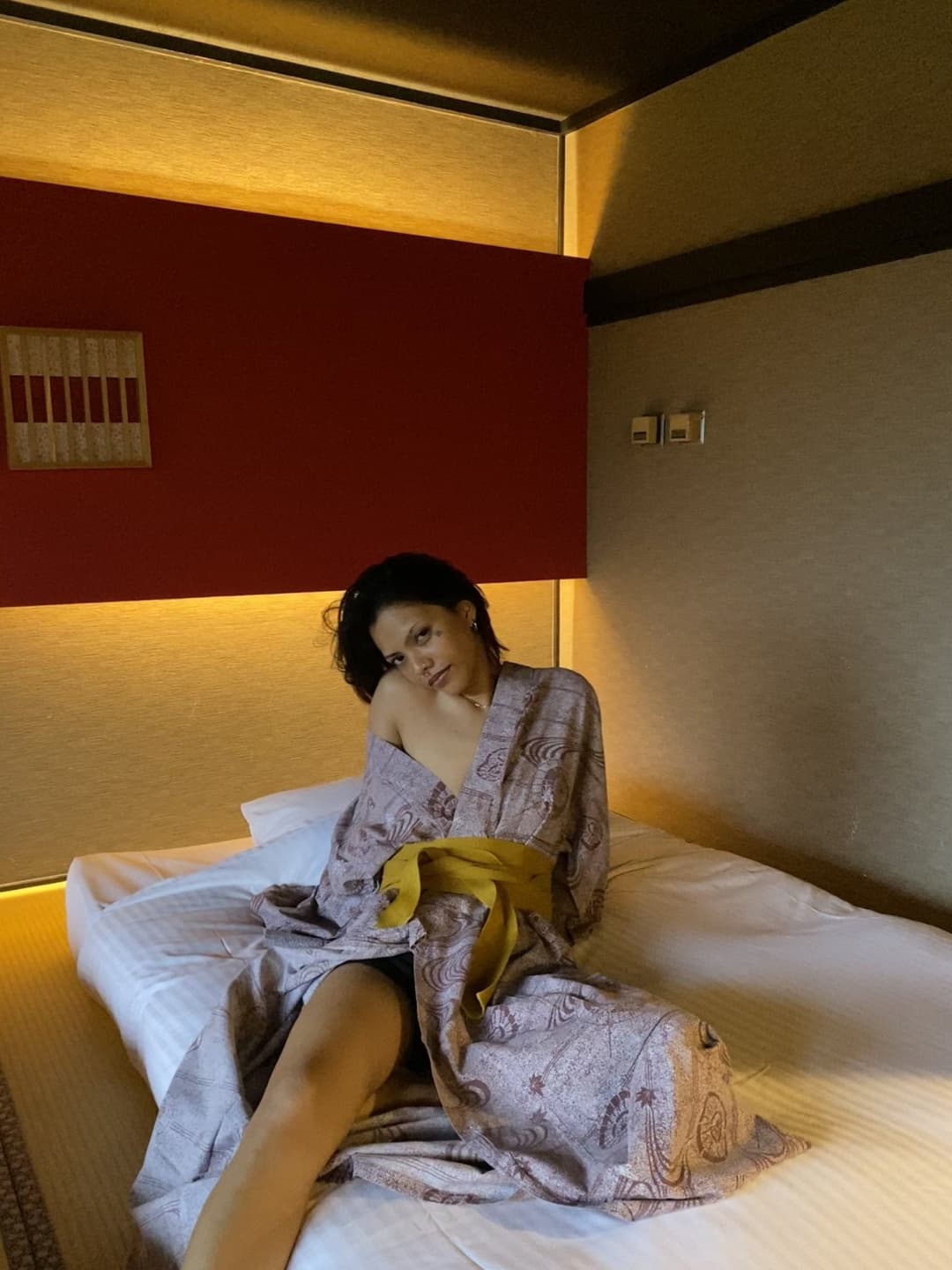 baddie lesbian (pierced nipples, tease, braless)