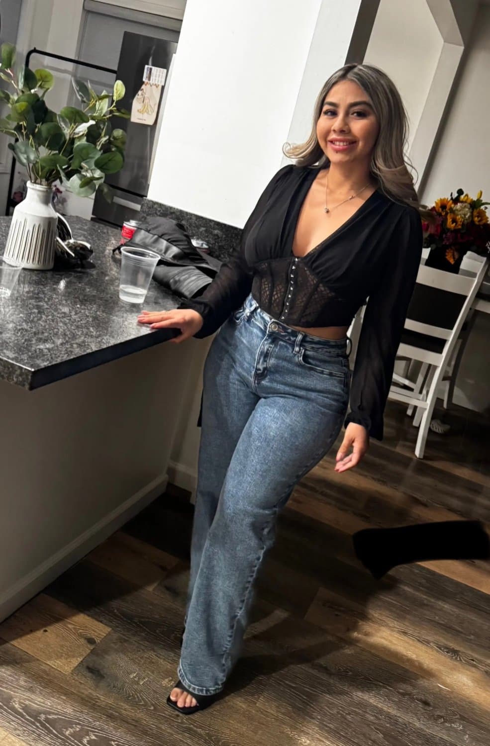 Latina milf with small waist big hips