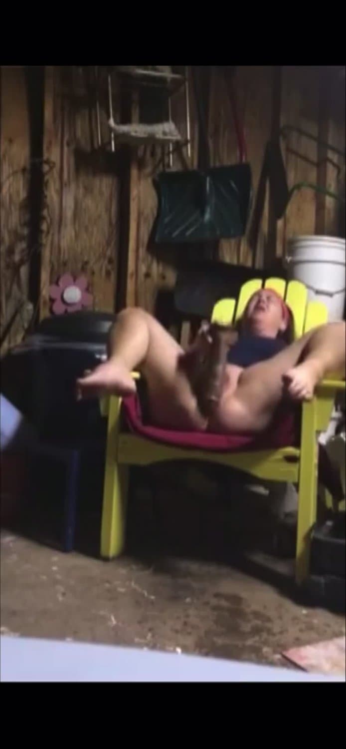 Bbw mom fucks herself HARD resulting in a massive squirt!!!