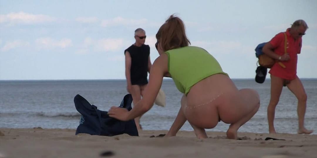 Bottomless Girls in Public 1