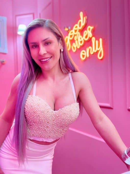 Click to view full size Emme White, Milf Ruiva Maravilhosa Toda Gostosa #Ruiva #Milf #Linda #PutaGostosa