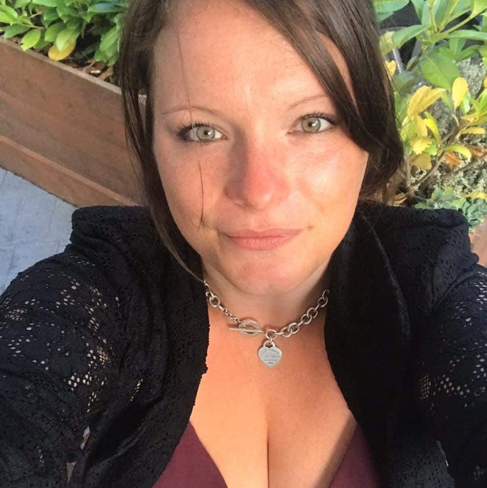 British MILF teases me with her feet