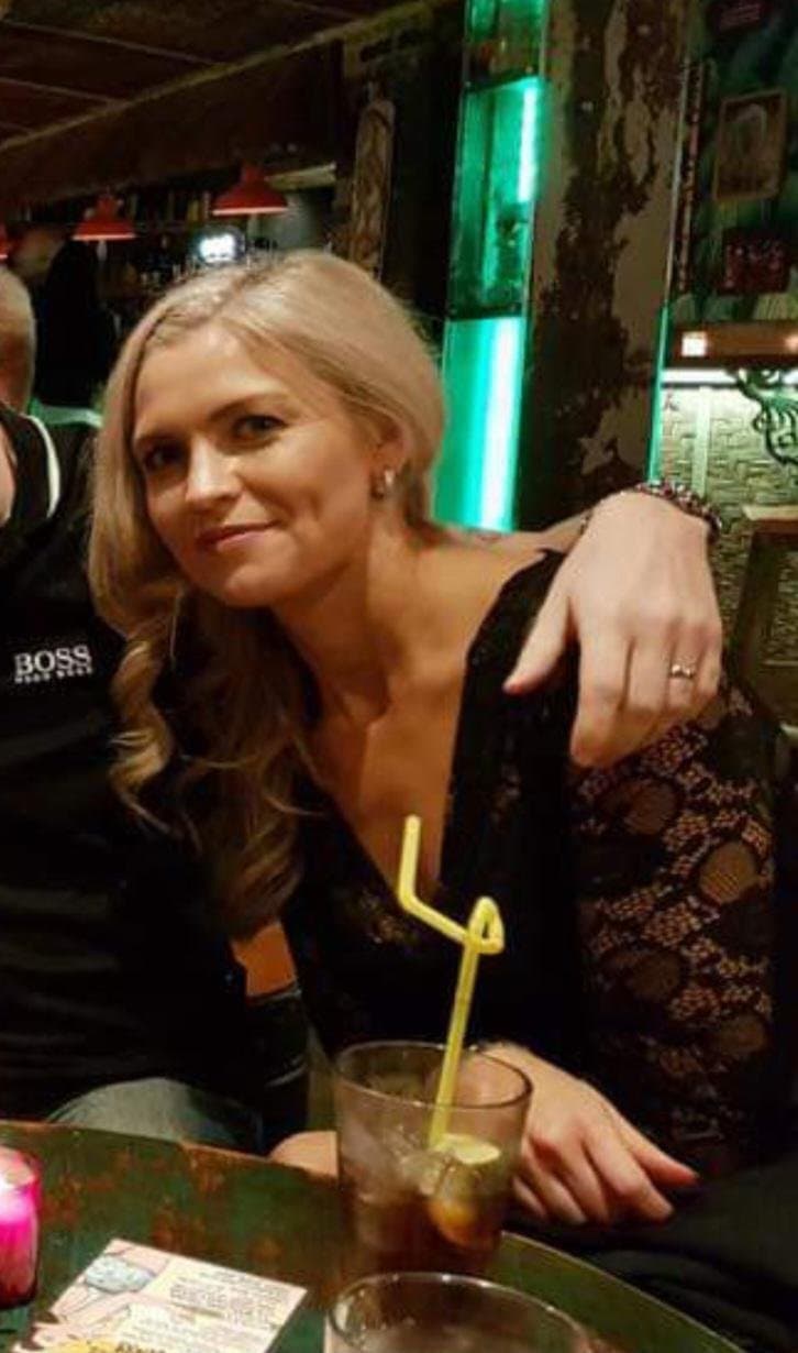 Gooning to my real life milf English teacher... she is pure goonfuel