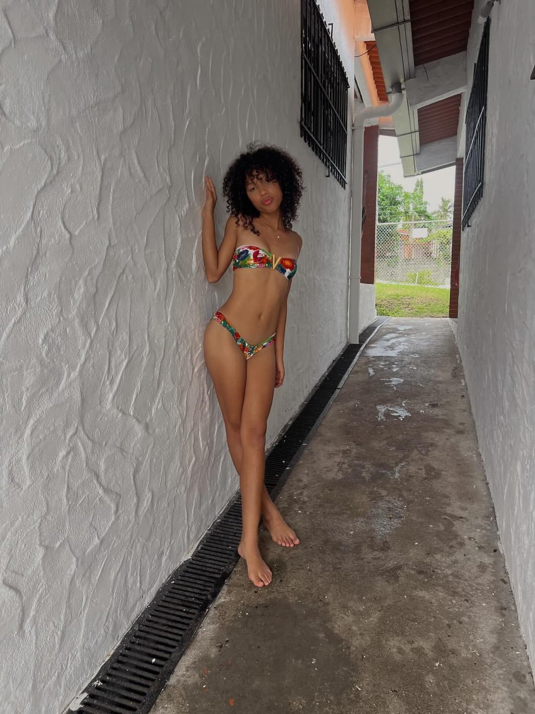 2 PUTAS MORENAS EN BIKINI (DIA 5) 1 DIA 1 PUTA HASTA ENCONTRAR A YADIRA