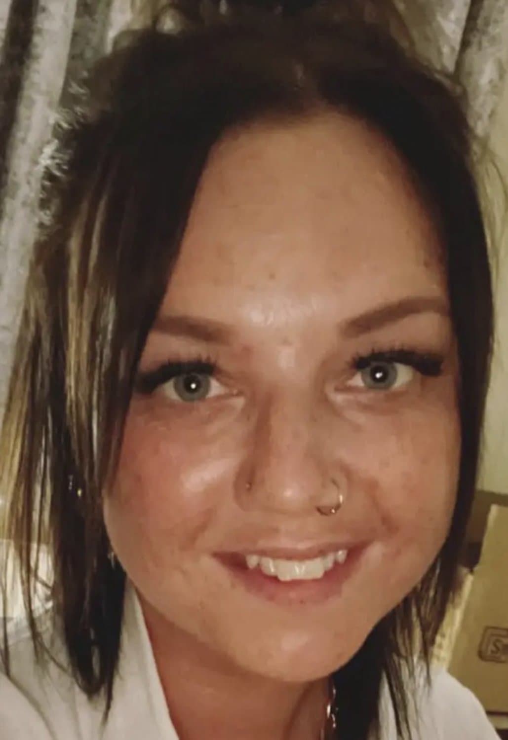 Little Minx loves spreading her pussy