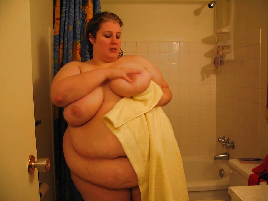 Click to view full size Super fat SSBBW with huge tits and hanging belly
