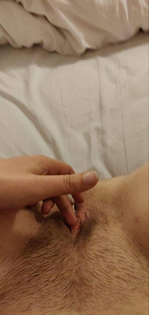 Dumb webwhore Holly Taylor wants everyone to see her ugly body