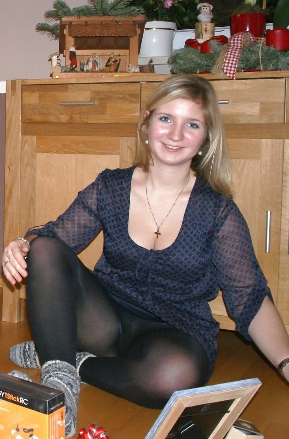 Click to view full size Amateur mature wives in pantyhose and stockings