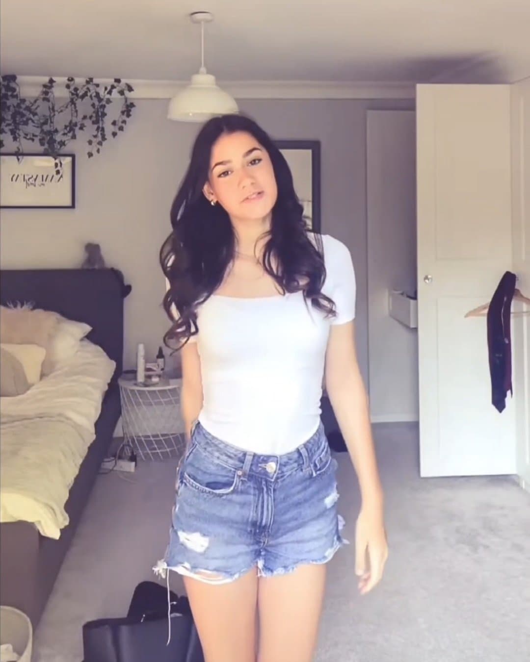 18yo Annabel loves to show off her teen body ;)