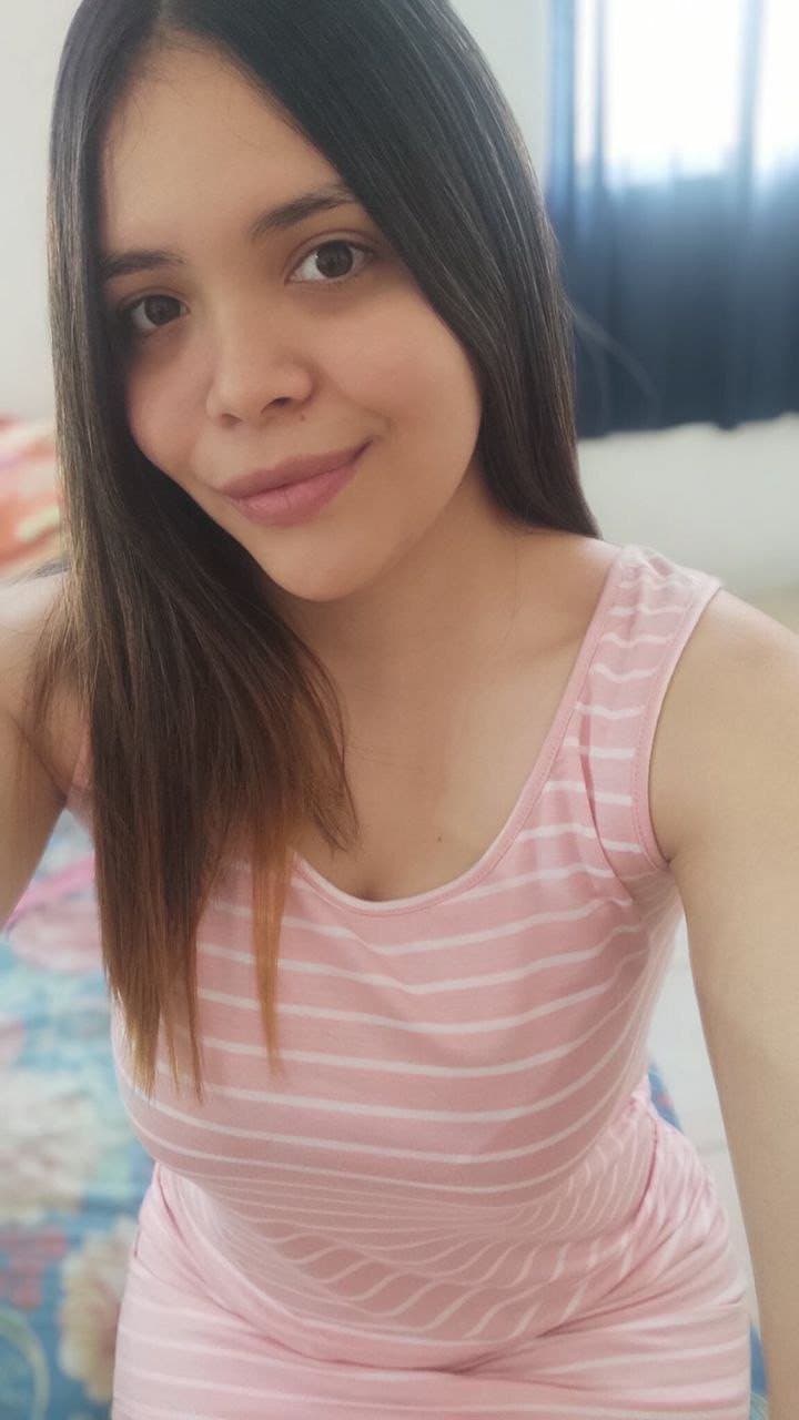 Morena vazada toda aberta