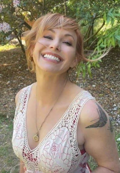 Red headed Kari Byron. Love when the dorky nerdy chic is also super sexy hot