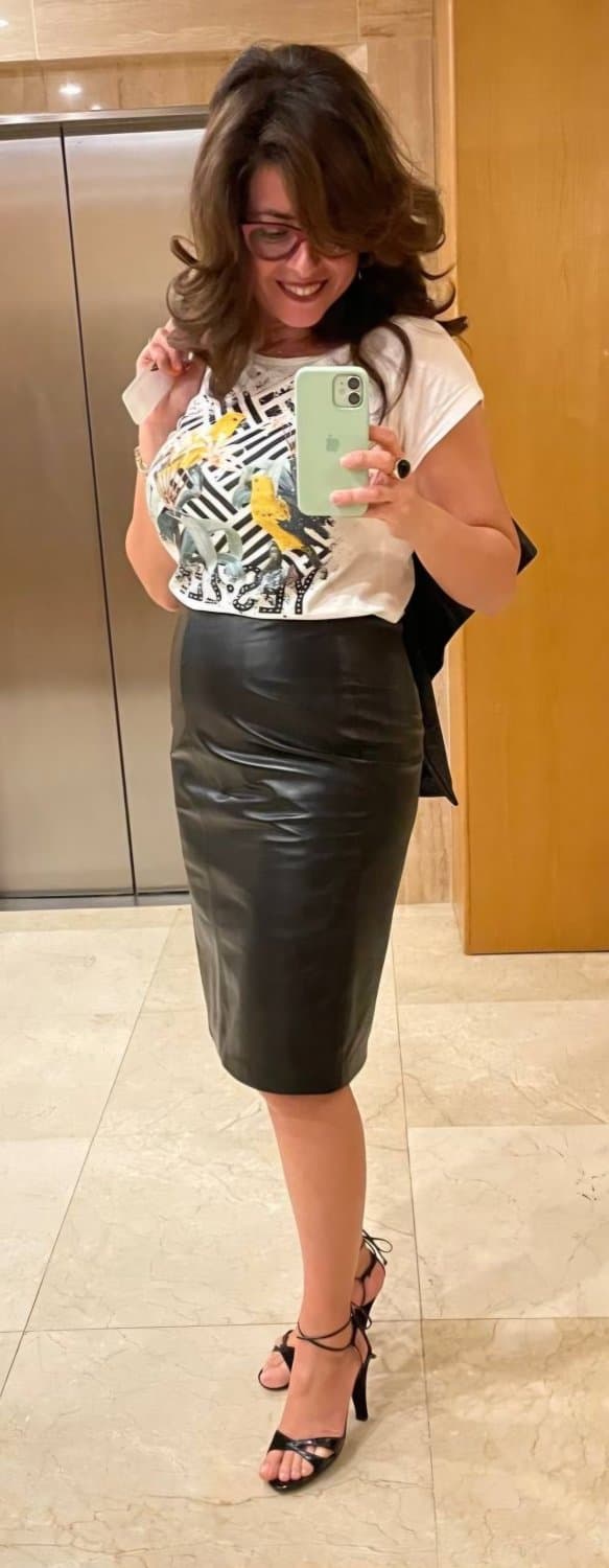 Click to view full size Submitted Hot Mature Trophy Wife Margot