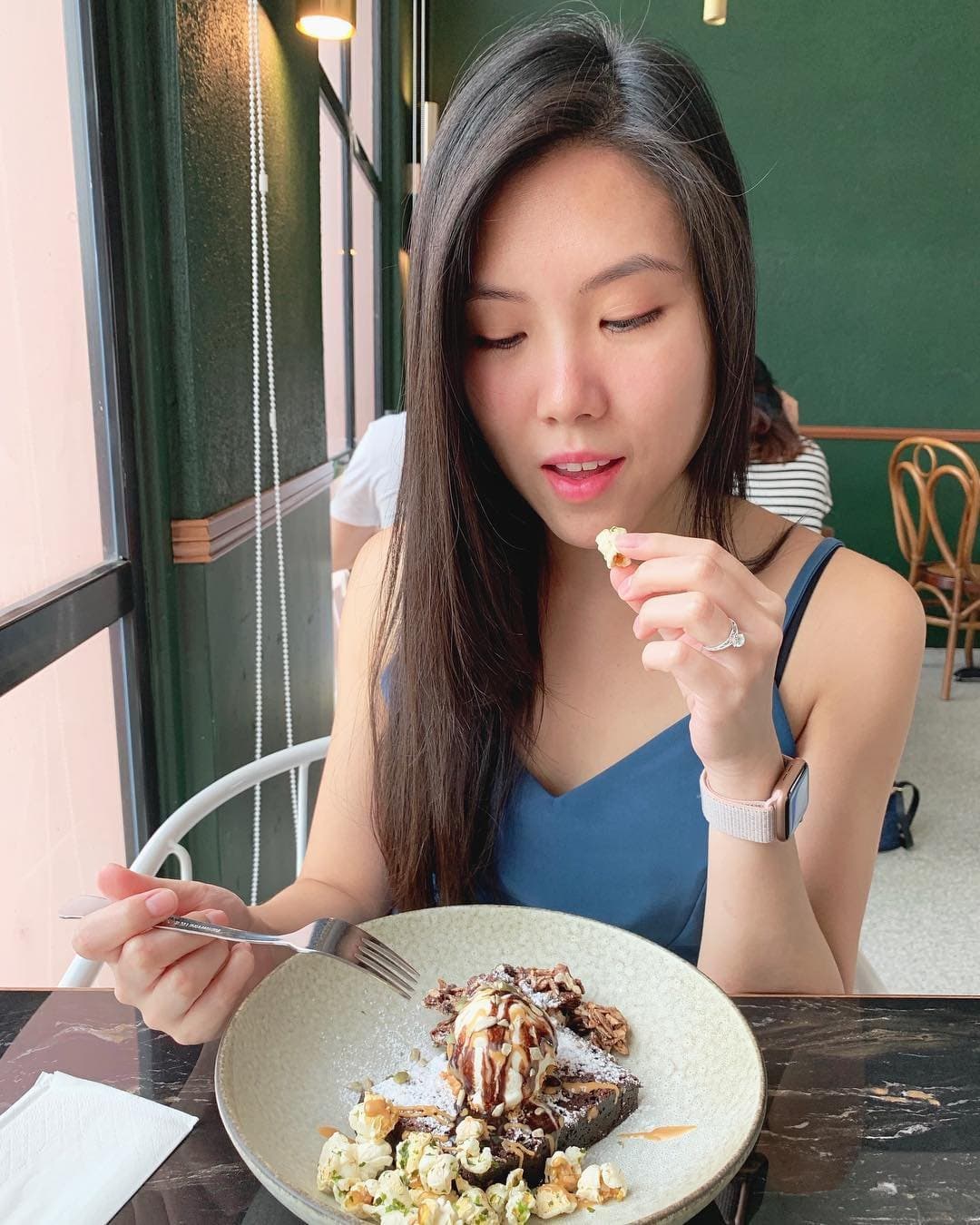 Pretty ABG secretary cheating with her white boss