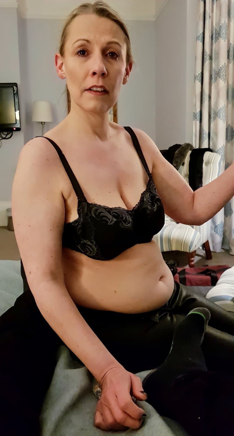 Mature UK Drunk Slut Hotel Room Candids