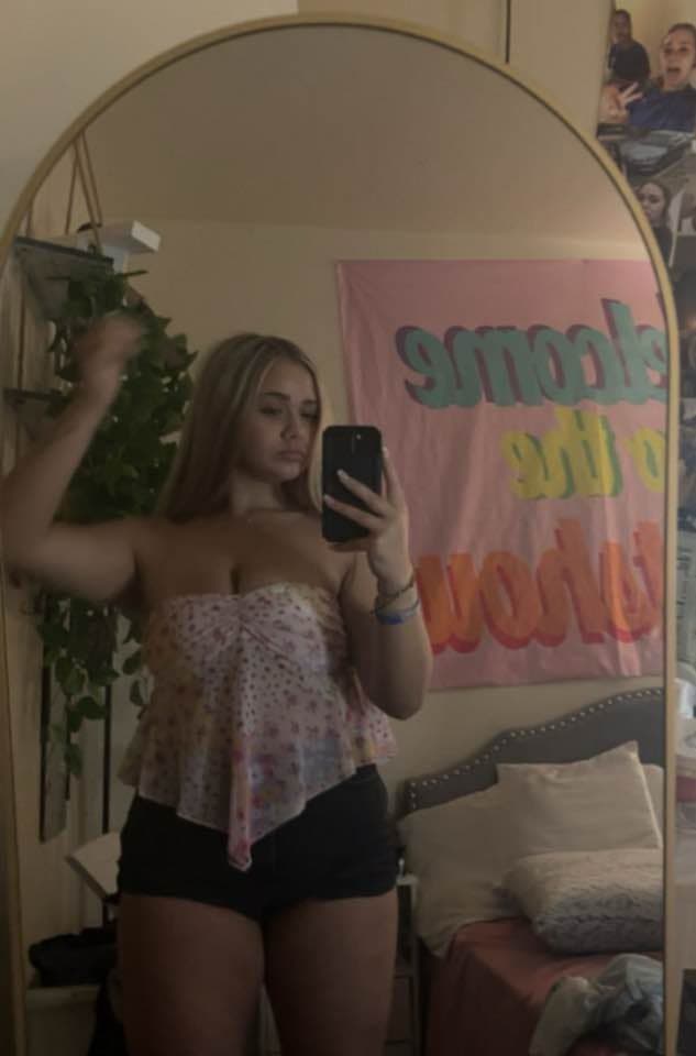 Should teen pawg Emma make a onlyfans