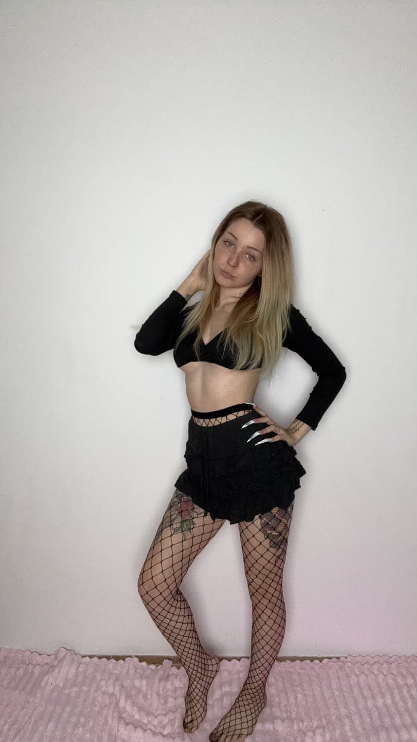 Click to view full size Making sure I end up in your wet dreams tonight