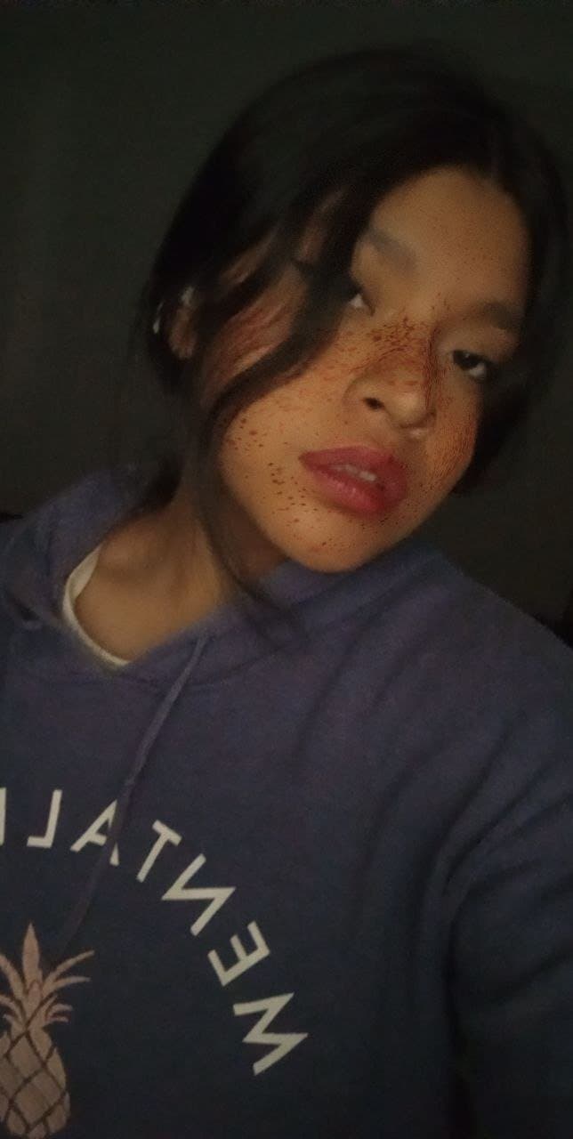 Se pone cachonda estando sola