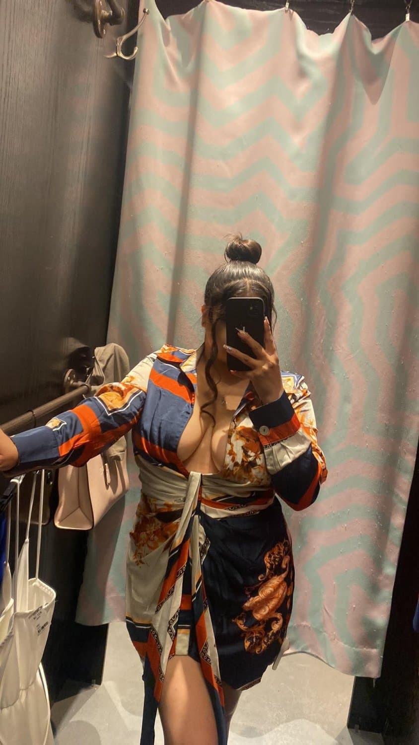 Latina loves showing off around men & tempting them to talk her into fucking when out drinking