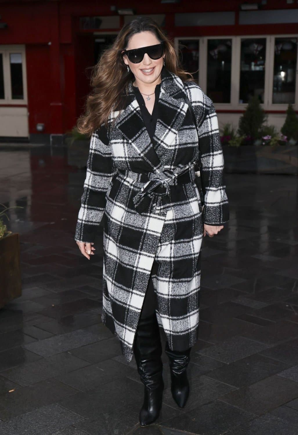 Kelly Brook - Black Knee High Leather Boots