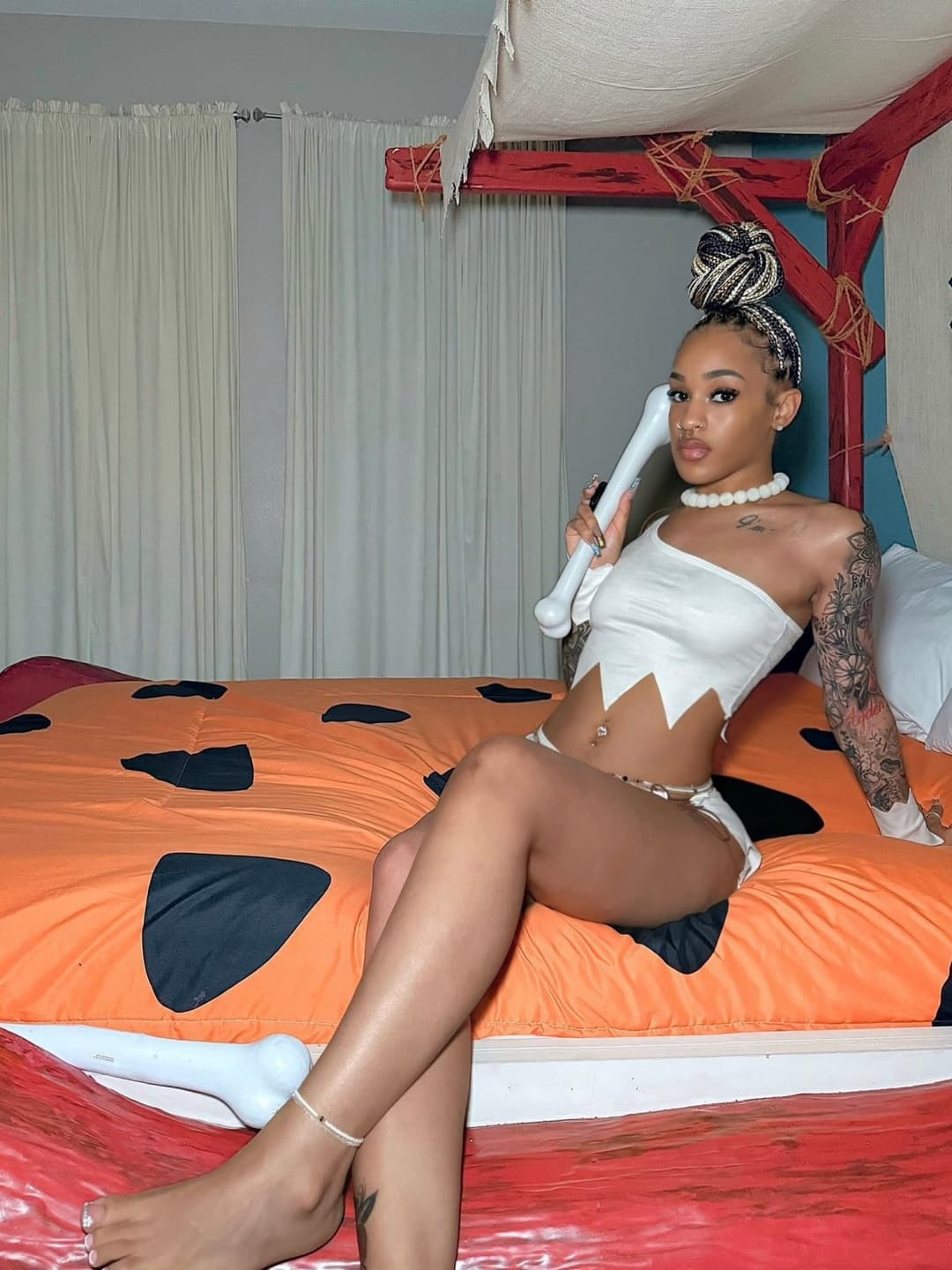 Fit ebony with phat ass & phat pussy print ???