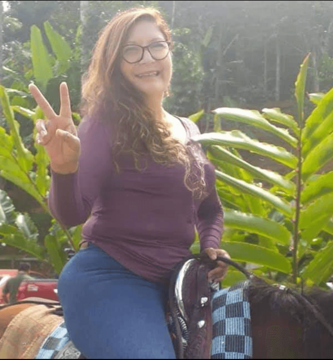 Abuela milf culona ? quieren verle su concha peluda y grande ? Comenten de ese trasero enorme.