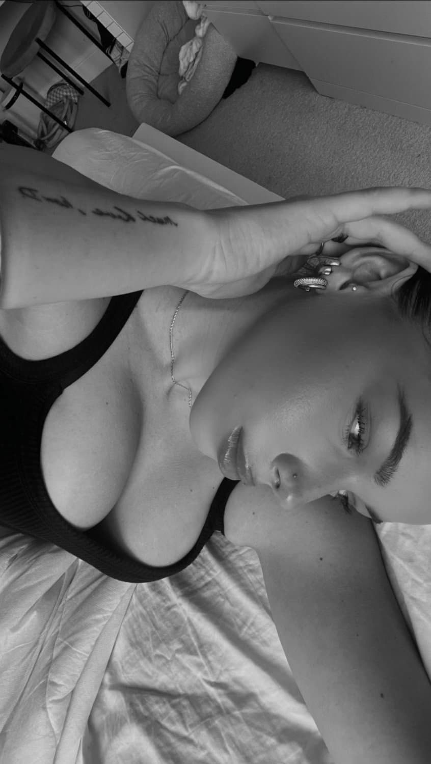 22 yo IRL mom: Hottest IRL gym milf ever! (Part 1) - Please REPOST if you like!