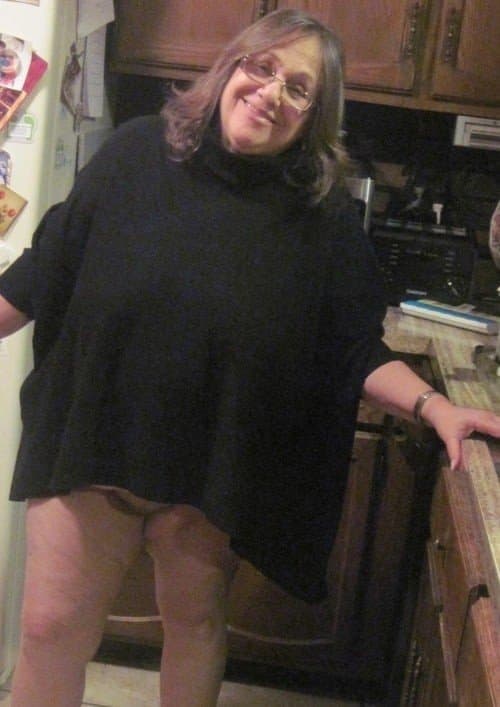 Click to view full size GILF Lucy loves to pose