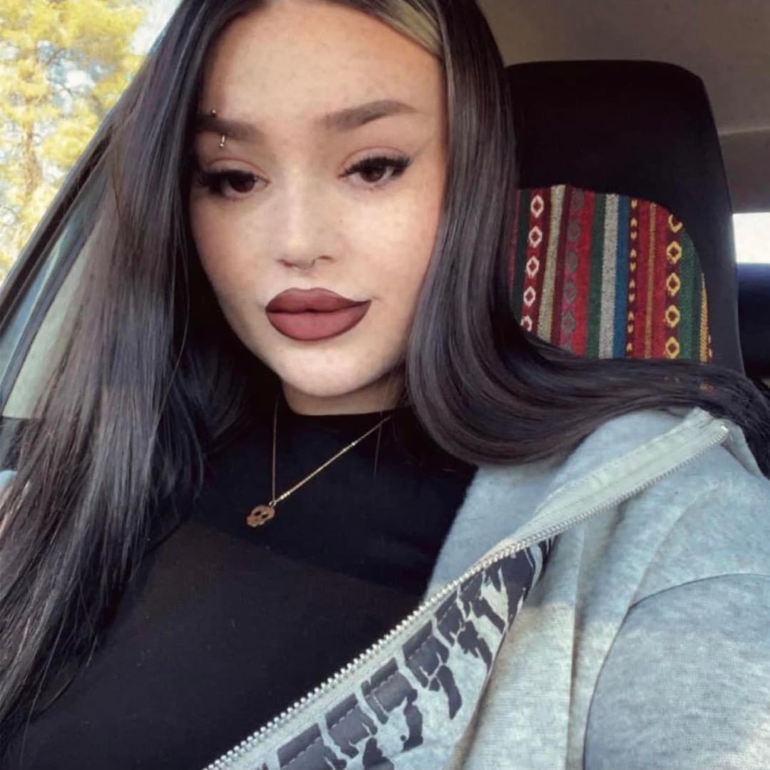 Goth Bimbo Teenager Mercedes