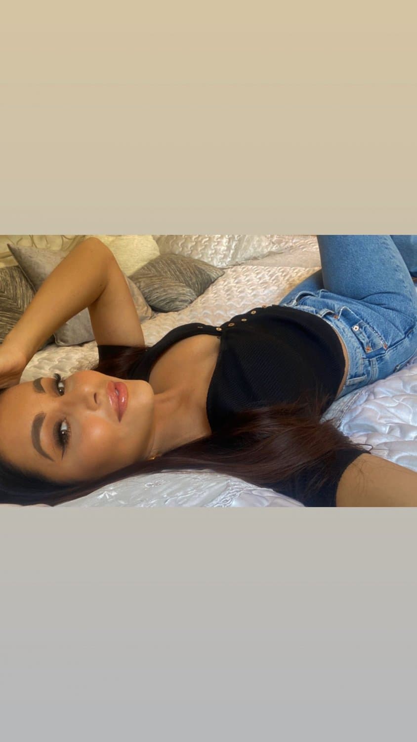 Click to view full size Luxury whore with fuckable mouth and tits