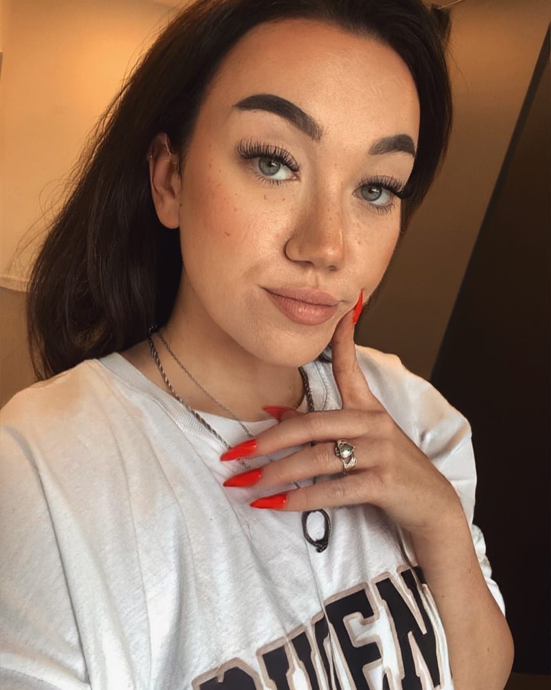 Thick Manchester slutty teen & fan fuck in hotel