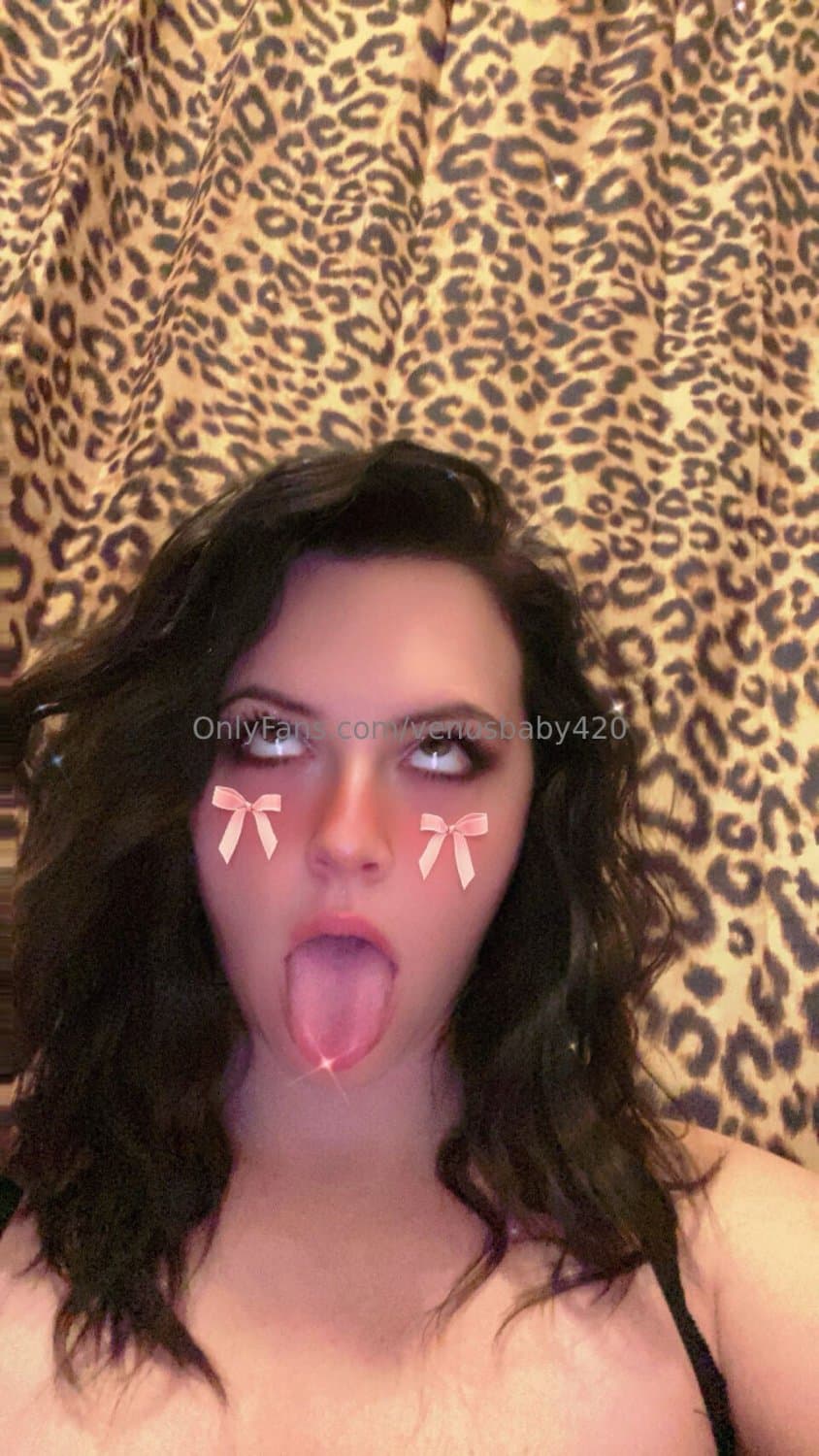 Little sis has a slutty older sis role model