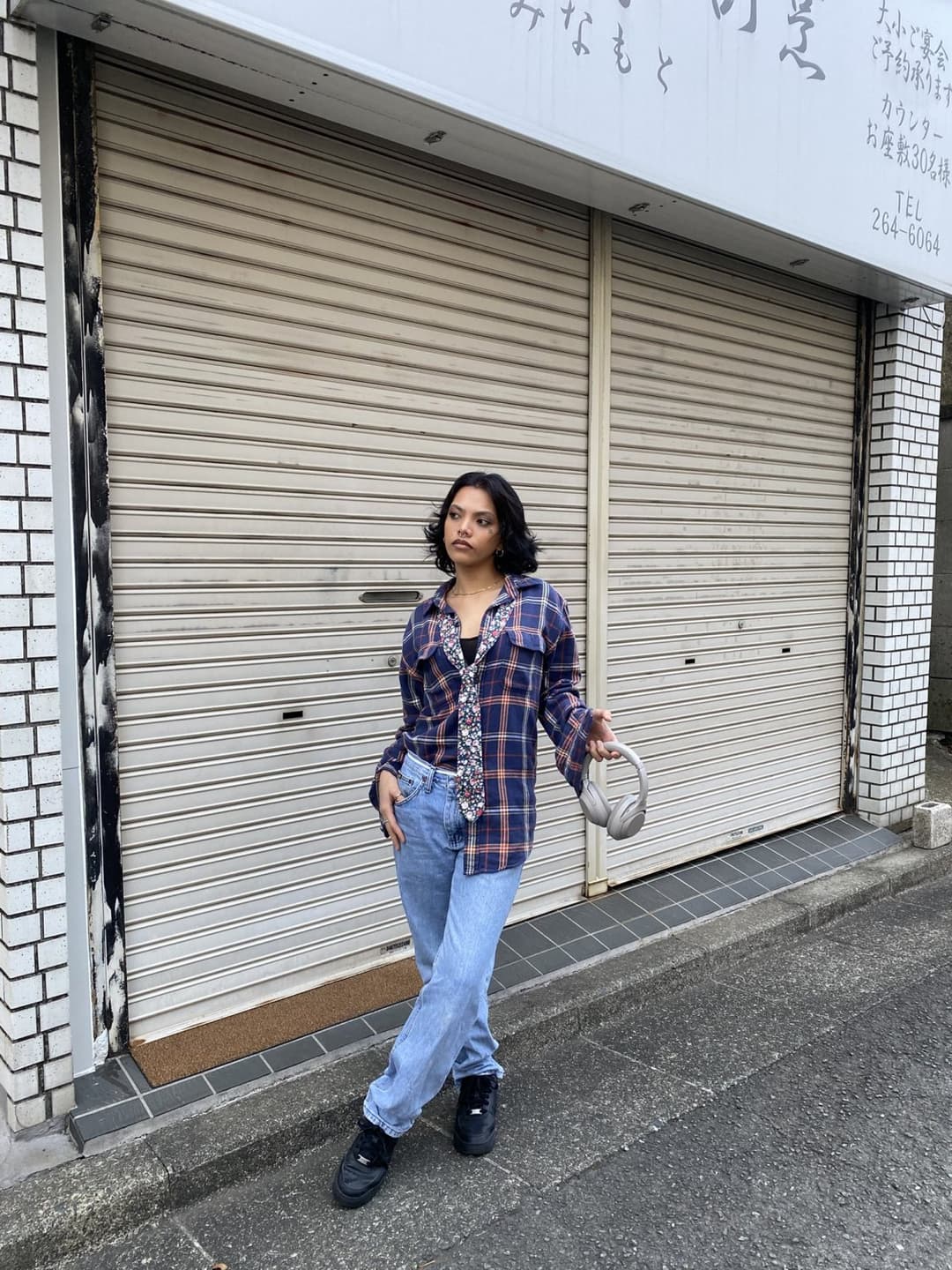 baddie lesbian (pierced nipples, tease, braless)