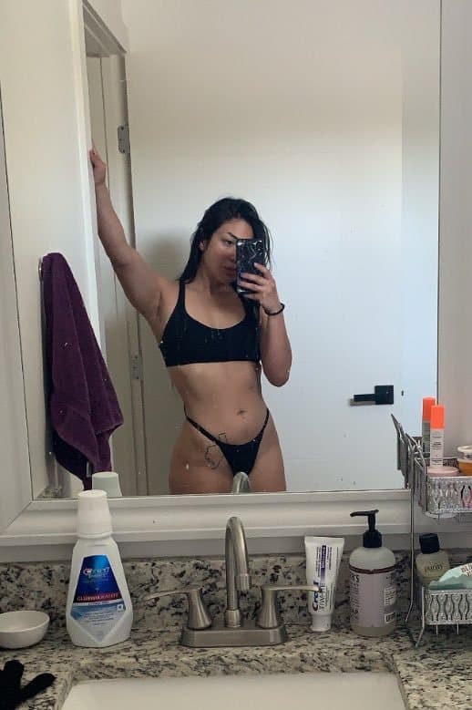 Mientras ella chupaba pija entra su hijo al cuarto ?