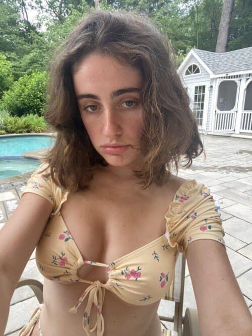 Rachel sennott goon for her big tits and goon worthy face