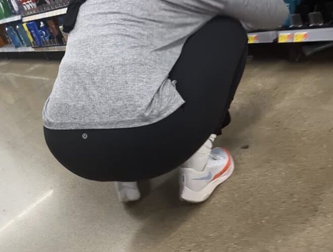 MENINA HIJAB GROSSA EM LEGGINGS LULU CURVADA na minha frente