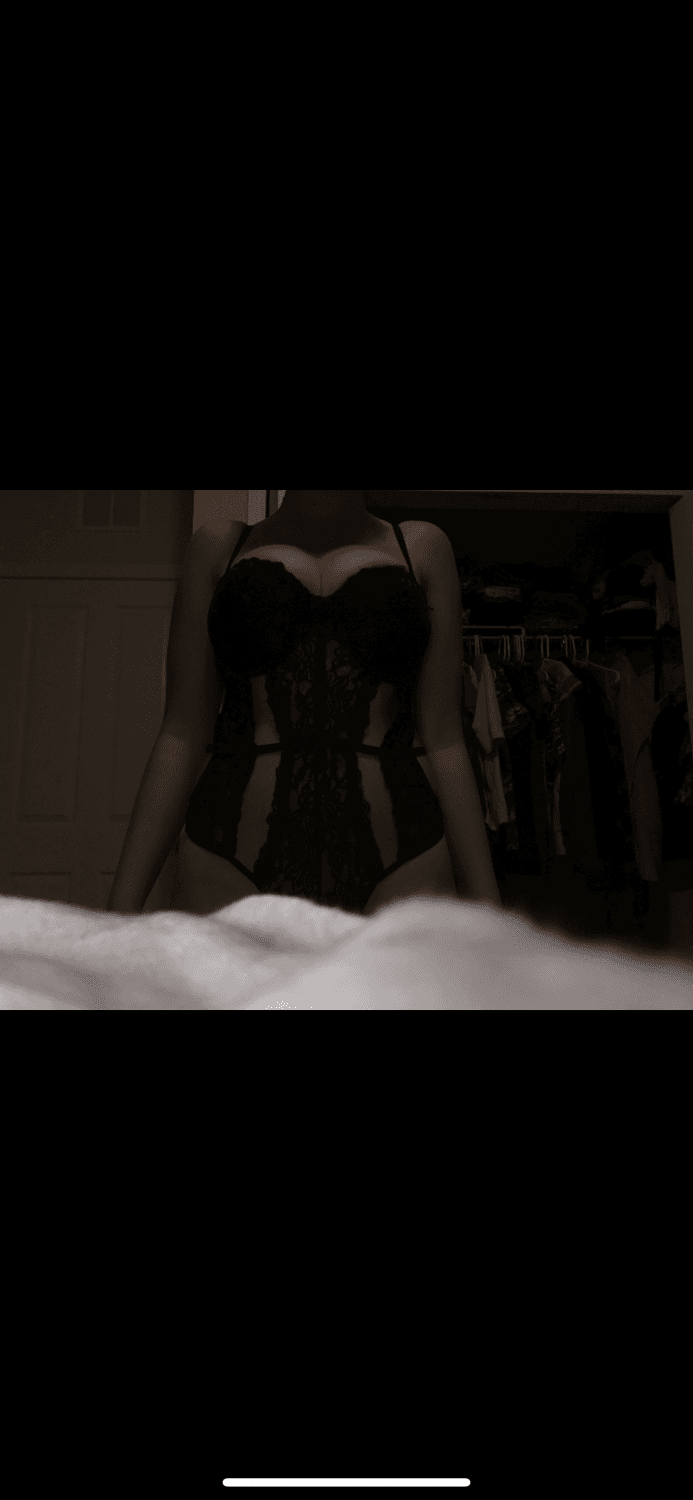 Discord slut didn’t realize she posted her nudes in a public channel